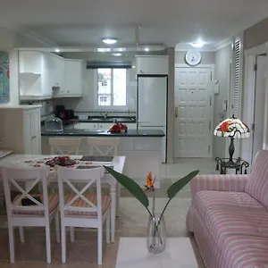https://apartamentos-vista-laurisilva.in-canary-islands.com